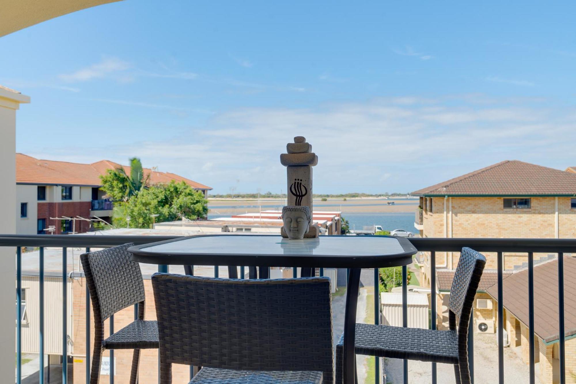 2b Broadwater Views In Labrador Apartment Gold Coast